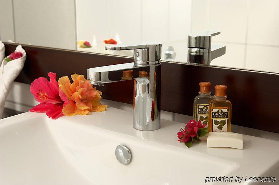 Starfish Halcyon Cove Hotel Dickenson Bay ภายนอก รูปภาพ